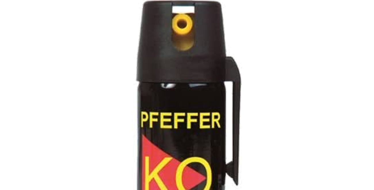 Gaz pieprzowy Euro Security Products KO FOG 50 ml zbliżenie na dozownik i klips mocujący