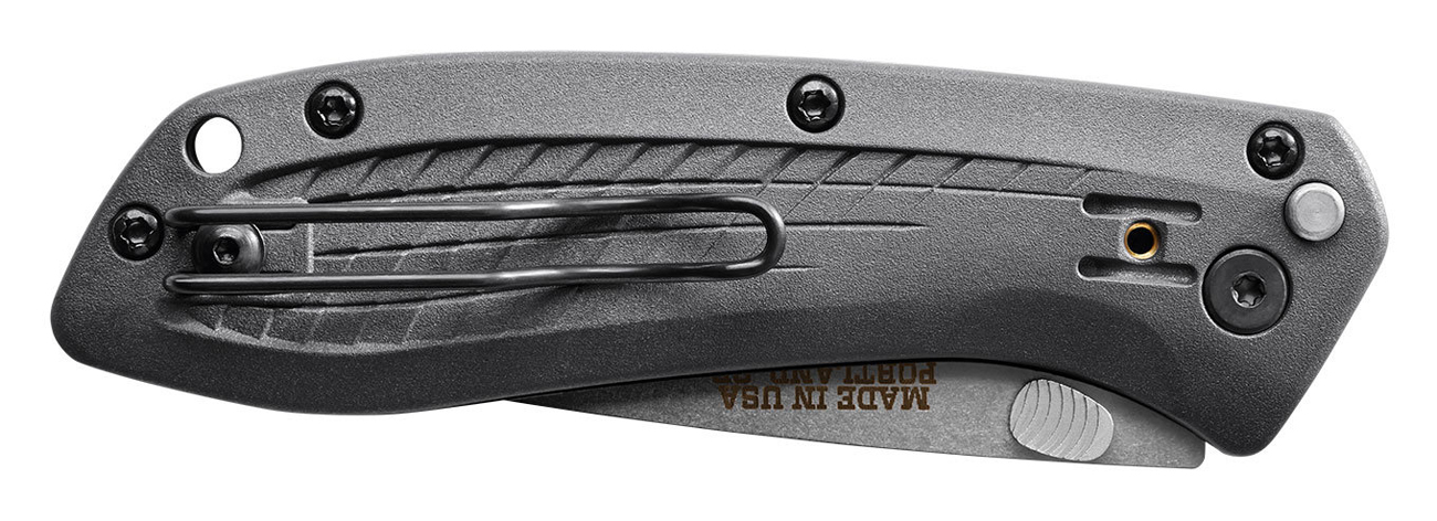 Złożony nóż Gerber Gear US Assist S30V z widocznym klipsem
