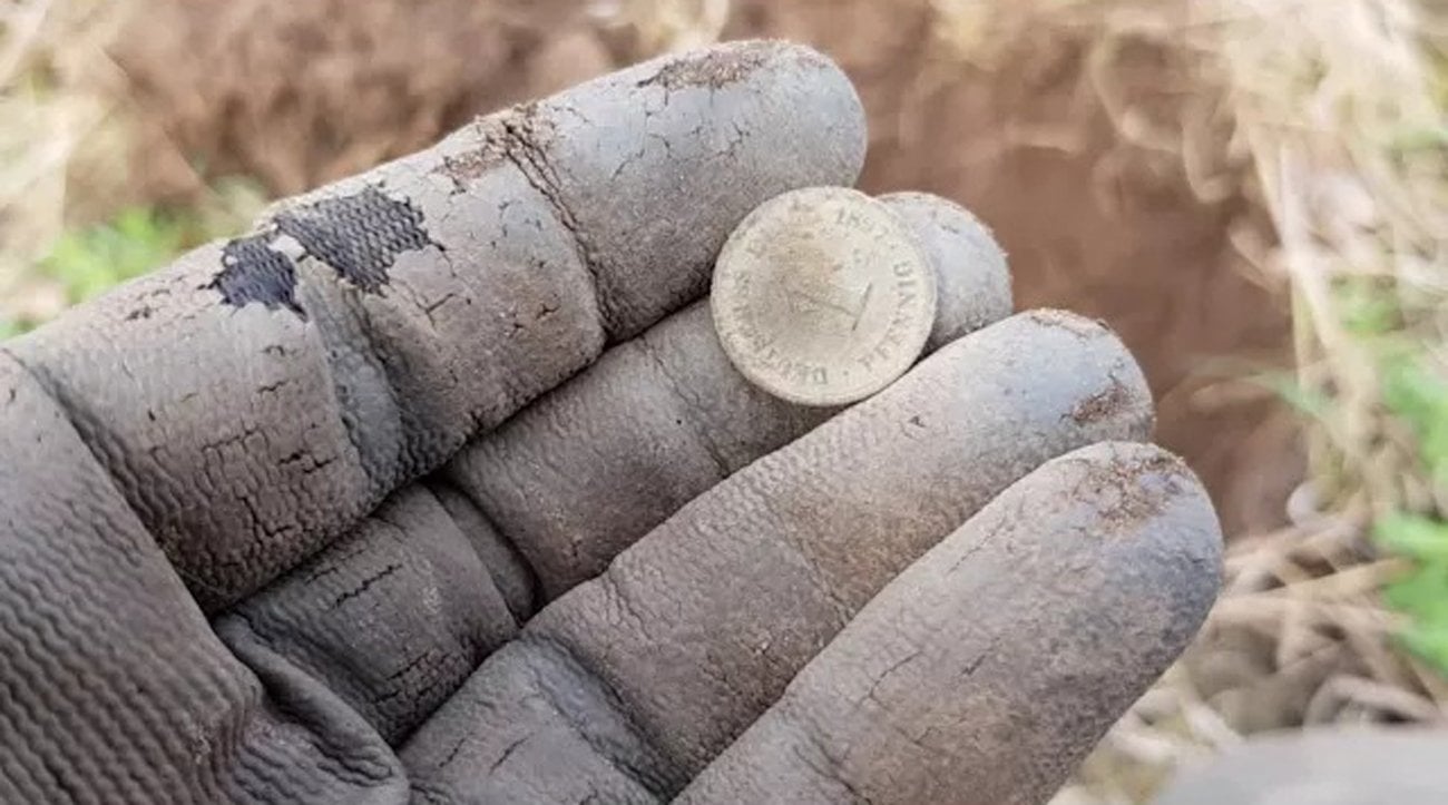 Znaleziona moneta w ziemi