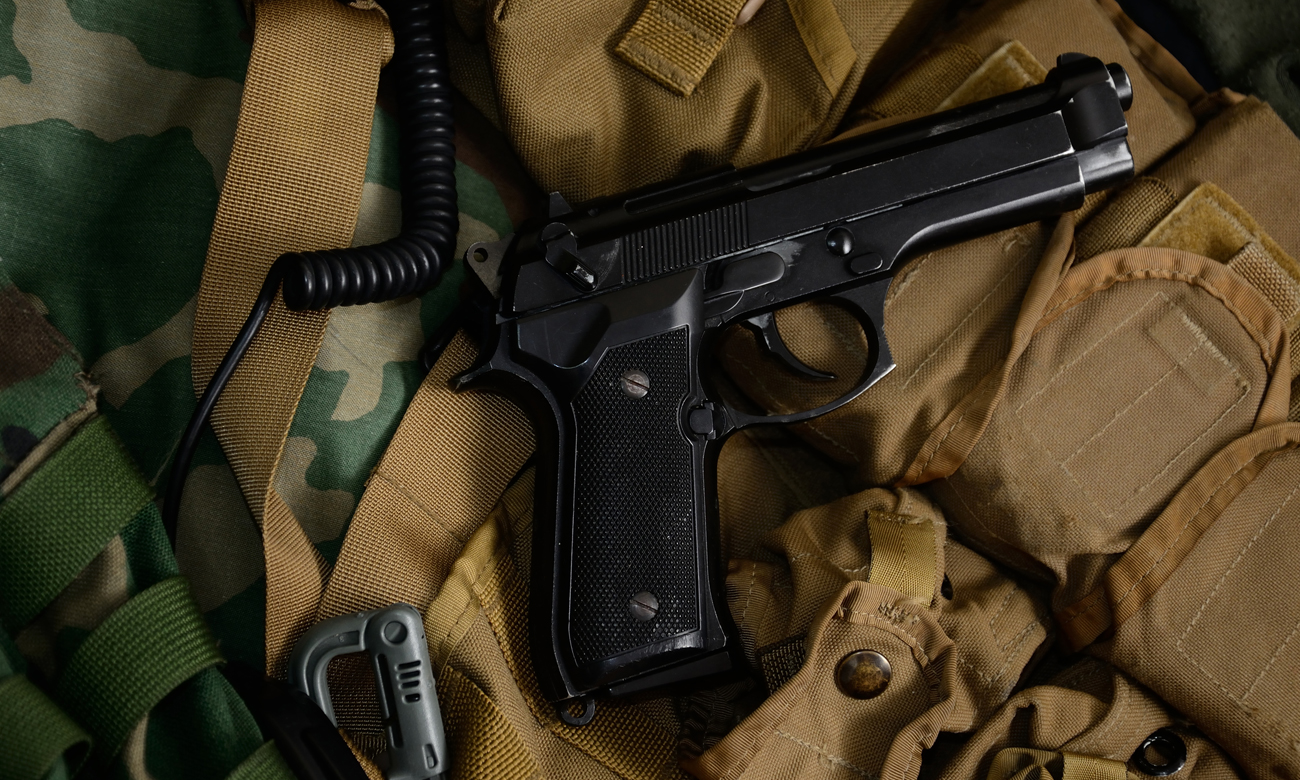 Pistolet Beretta i wyposażenie