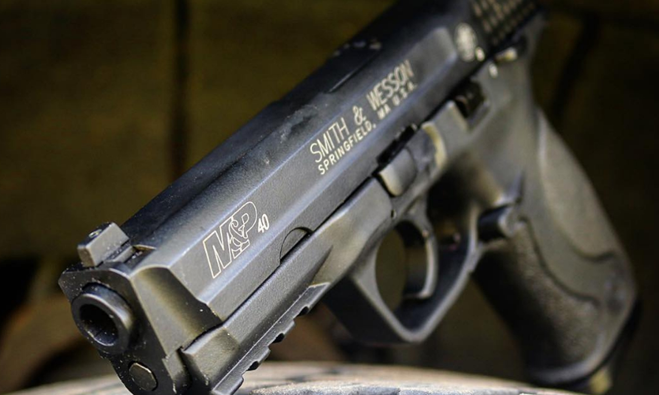 Pistolet Smith & Wesson M&P 40 TS na strzelnicy